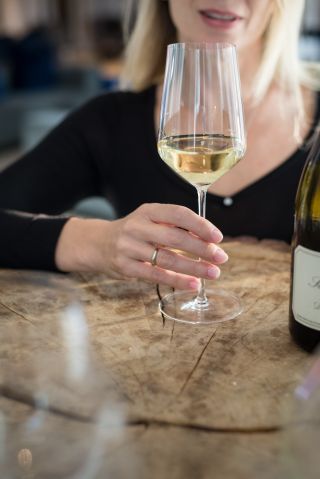 🍷✨ Představujeme novou tvář naší oblíbené ručně foukané sklenice! 🌟 S hrdostí vám představujeme Tillman Glass - Cardinal...